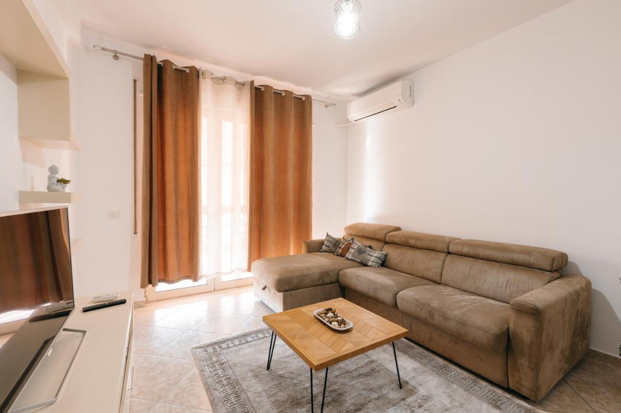 Rs Place 1-Bedroom Apartment Тирана Екстериор снимка
