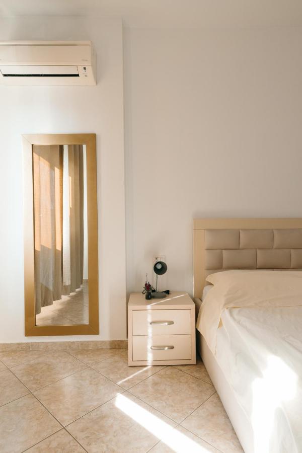 Rs Place 1-Bedroom Apartment Тирана Екстериор снимка